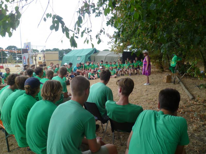 Bezinning op kamp van chirojongens Rooierheide 