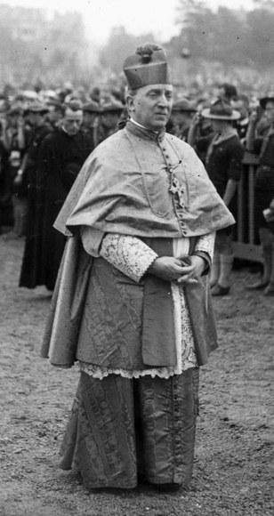 Nuntius Clemente Micara komt aan op het Katholiek Congres van Mechelen, 1936 © Kadoc