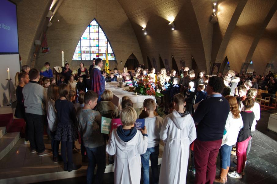 tweede gezinsviering in Oostduinkerke © G. Craenen