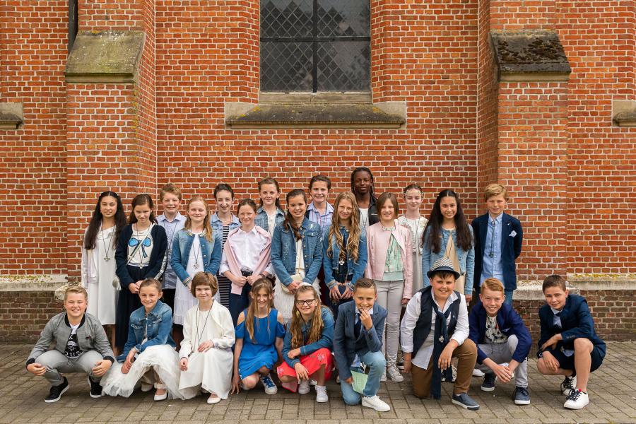 Groepsfoto van de vormelingen 