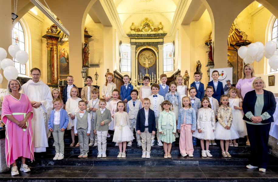Eerste Communicanten van Zwevezele Centrum 