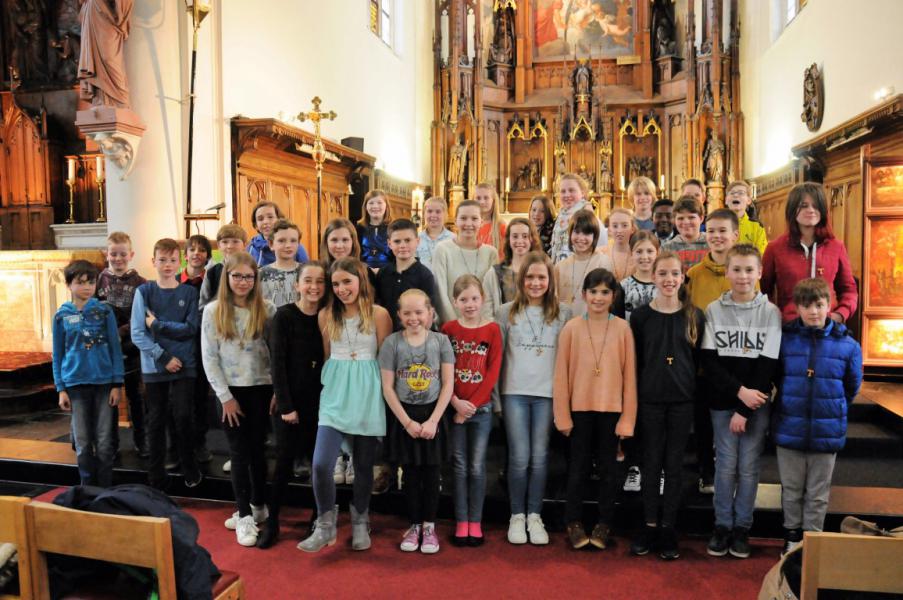 groep vormelingen van De Klinge en Meerdonk © Luc Weemaes