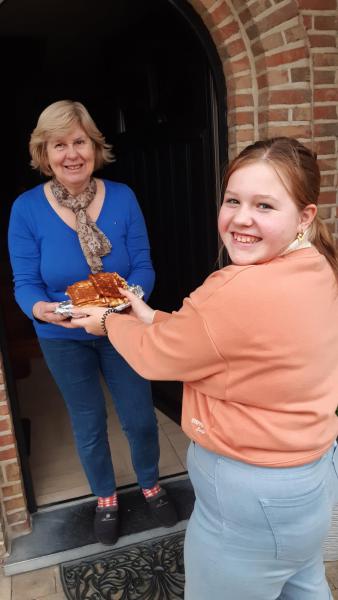 Handen uit de mouwen door vormelingen Sint-Corneliusparochie Ninove - Kersteditie 2024 