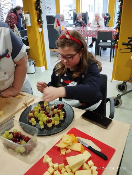 Handen uit de mouwen door vormelingen Sint-Corneliusparochie Ninove - Kersteditie 2024 