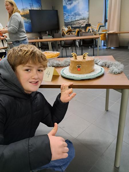 Handen uit de mouwen door vormelingen Sint-Corneliusparochie Ninove - Kersteditie 2024 