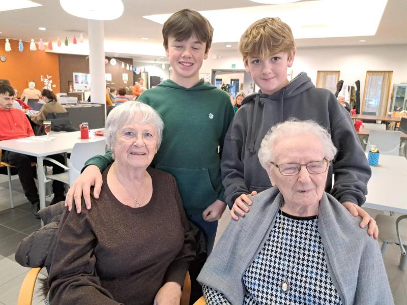 Handen uit de mouwen door vormelingen Sint-Corneliusparochie Ninove - Kersteditie 2024 