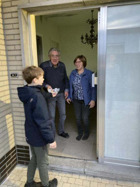 Handen uit de mouwen door vormelingen Sint-Corneliusparochie Ninove - Kersteditie 2024 