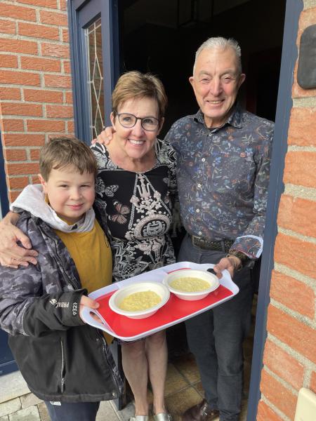 Handen uit de mouwen door vormelingen Sint-Corneliusparochie Ninove - Kersteditie 2024 