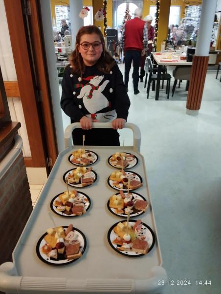 Handen uit de mouwen door vormelingen Sint-Corneliusparochie Ninove - Kersteditie 2024 