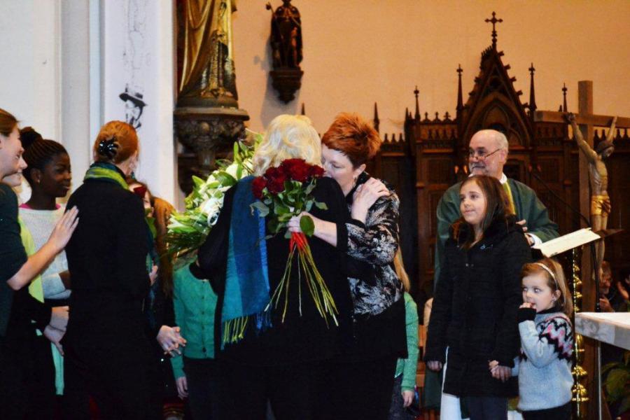 Nog meer bloemen voor organiste Christina © Urbain Van Kemseke
