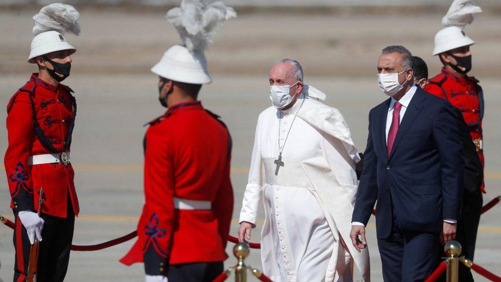 Verwelkoming op de luchthaven © Vatican Media