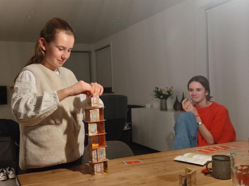 Met het gezin een gezelschapsspel spelen © Vormselvoorbereiding Sint-Michiel