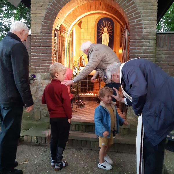 kaarsjesprocessie jeugdkapel 