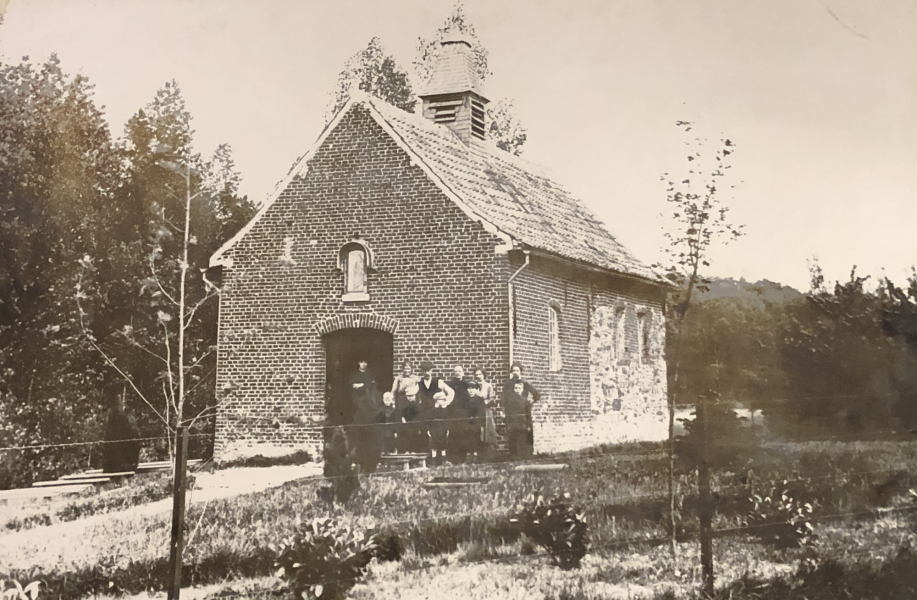 De kapel van Bevingen aan het begin van de 20e eeuw. 