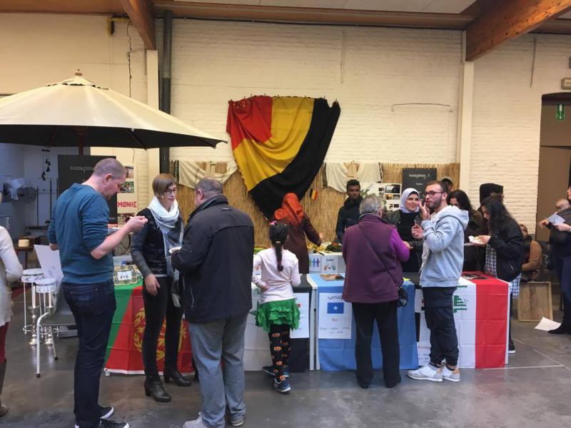 Gezellige drukte rondom het standje van Karibu! 