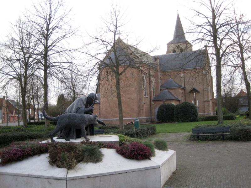 zicht op onze kerk vanuit het het dorpsmonument Wannes