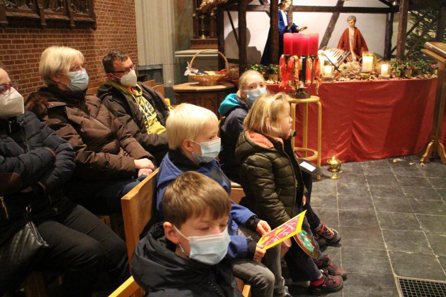 Kinderen in de kerstviering © RvH