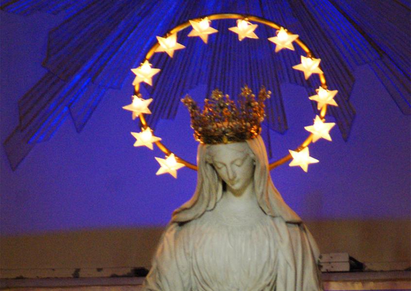 De 12 gouden sterren rond Maria © Chapelle Notre-Dame de la Médaille Miraculeuse