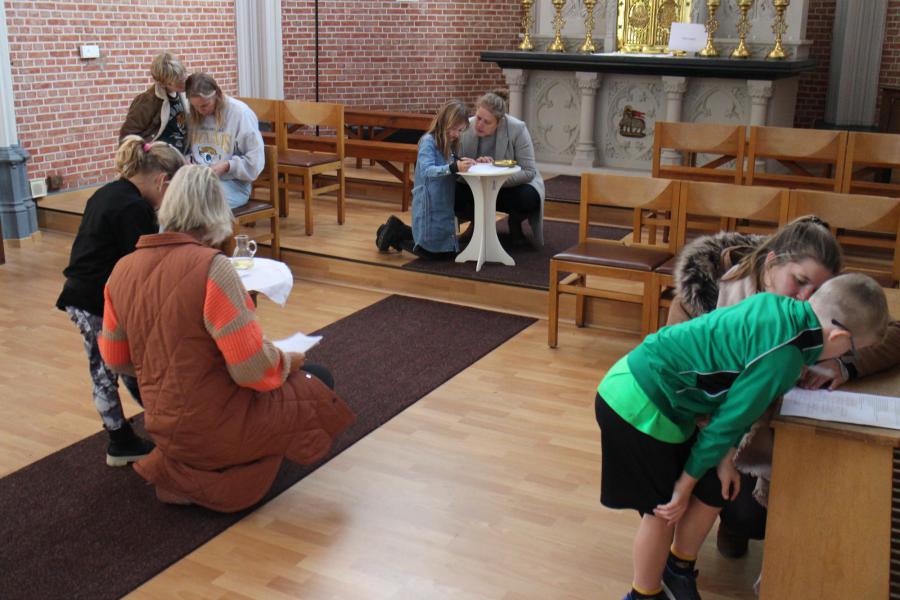 Kerkverkenning van de eerste communicanten © RvH