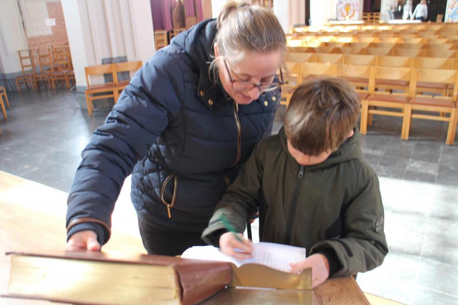 Kerkverkenning van de eerste communicanten © RvH