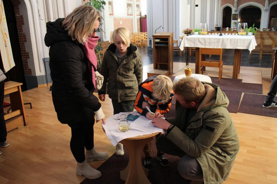 Kerkverkenning van de eerste communicanten © RvH