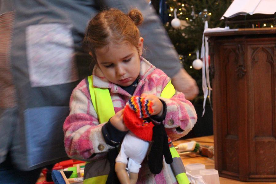 Kleuters van de Toverdoos vierden kerstmsi 