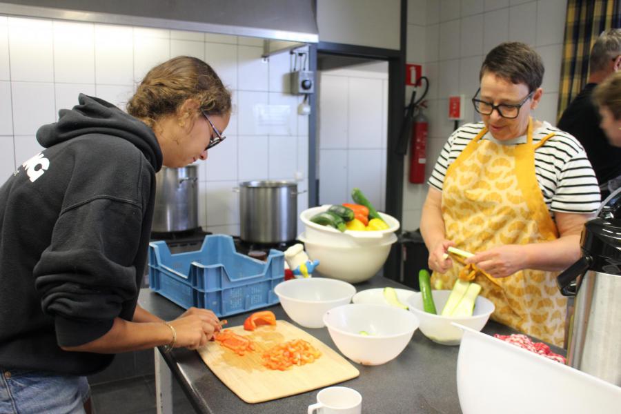 De kookploeg aan het werk 
