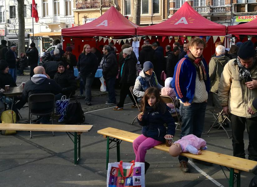 Het De Coninckplein is een bruisende buurt, waar de stad de laatste jaren sterk sociocultureel investeerde. 