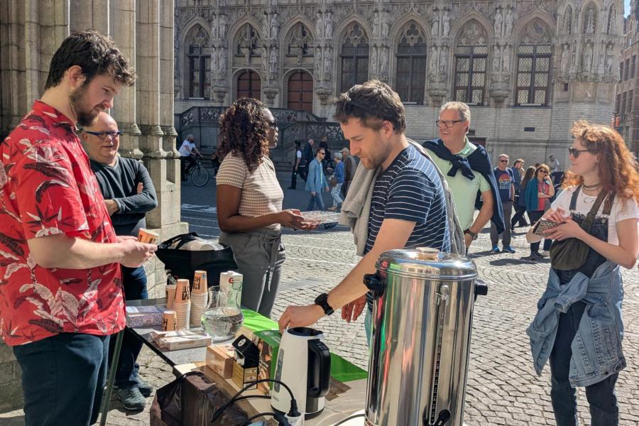 Koffiestop op de Grote Markt © Pastorale zone Leuven aan de Dijle