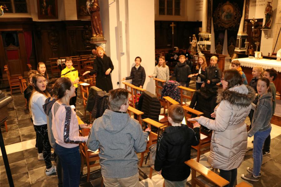 hand in hand - kruisjesmis sint-pauwels 2018   © kerk sint-gillis-waas