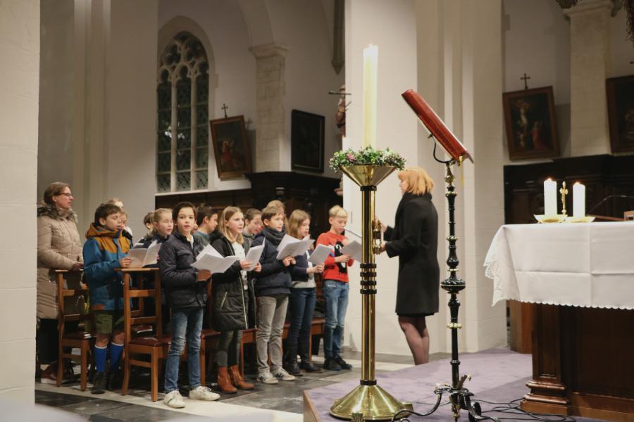 vormelingen zingen 0.l.v. Sabine Strobbe sint-pauwels 2018 © kerk sint-gillis-waas