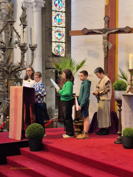 Terugblik kruisoplegging kandidaat-vormelingen © Gaston Pulinckx