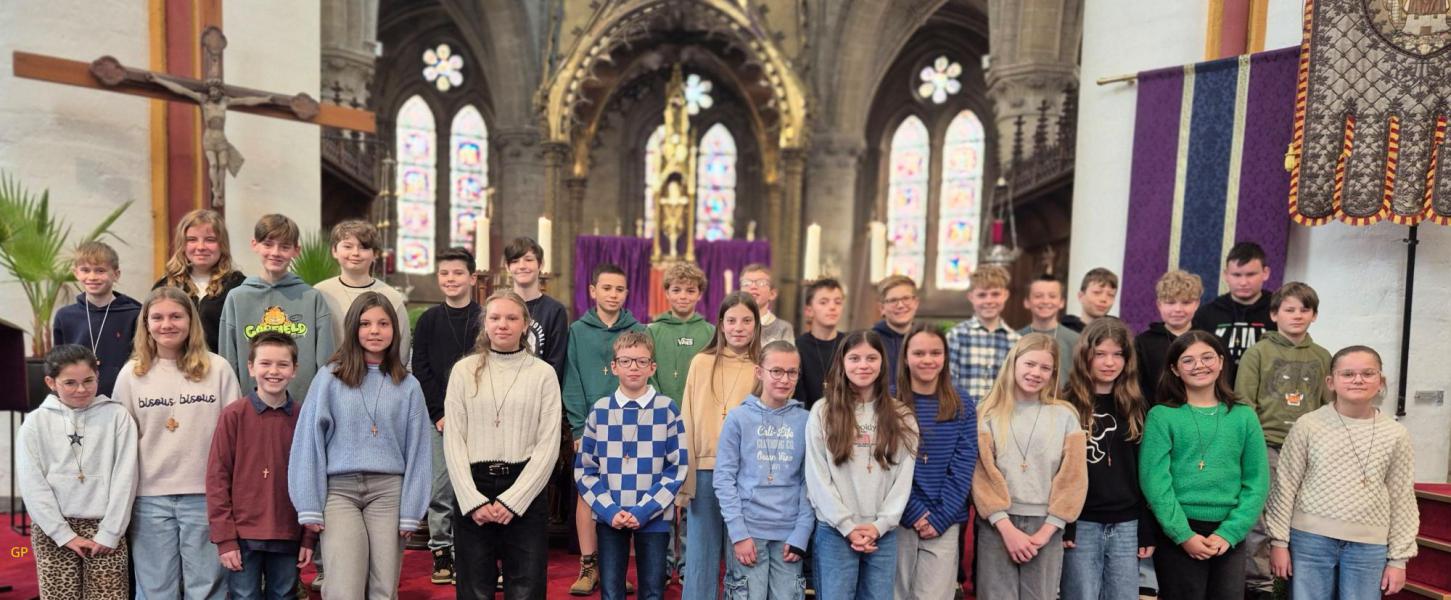 Terugblik kruisoplegging kandidaat-vormelingen © Gaston Pulinckx