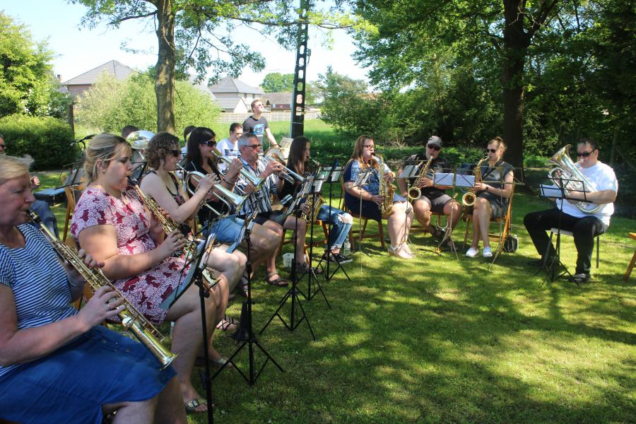 De fanfare in volle actie © RvH