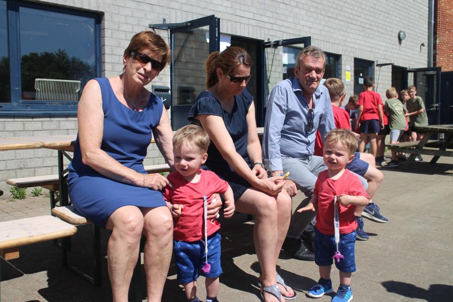 De kinderen konden het optreden van K3 wel smaken en de ouders hadden de gelegenheid om even te rusten © RvH