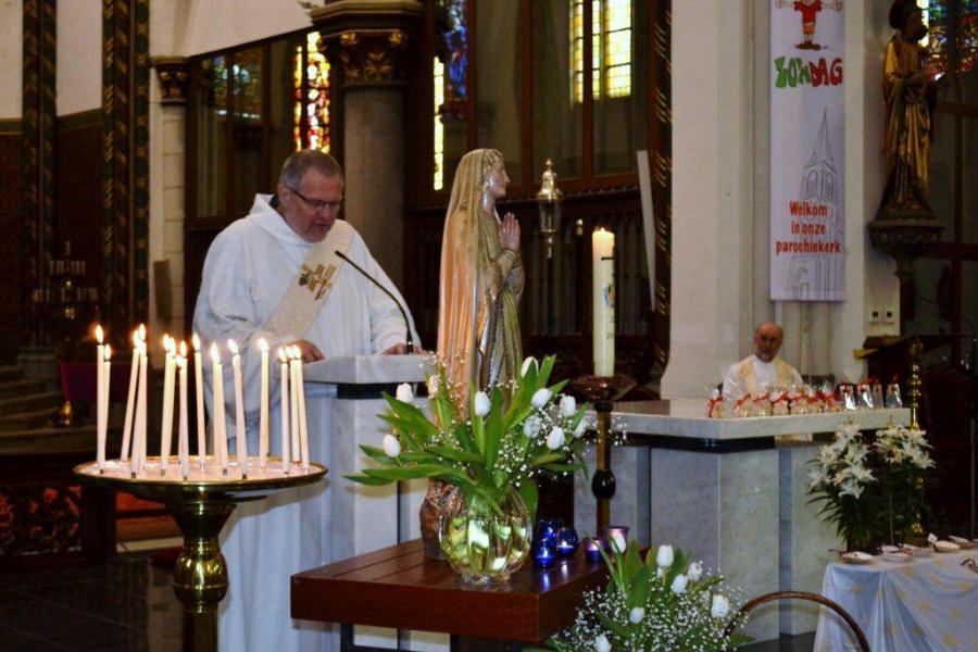 De Diaken leest het Evangelie © Urbain Van Kemseke