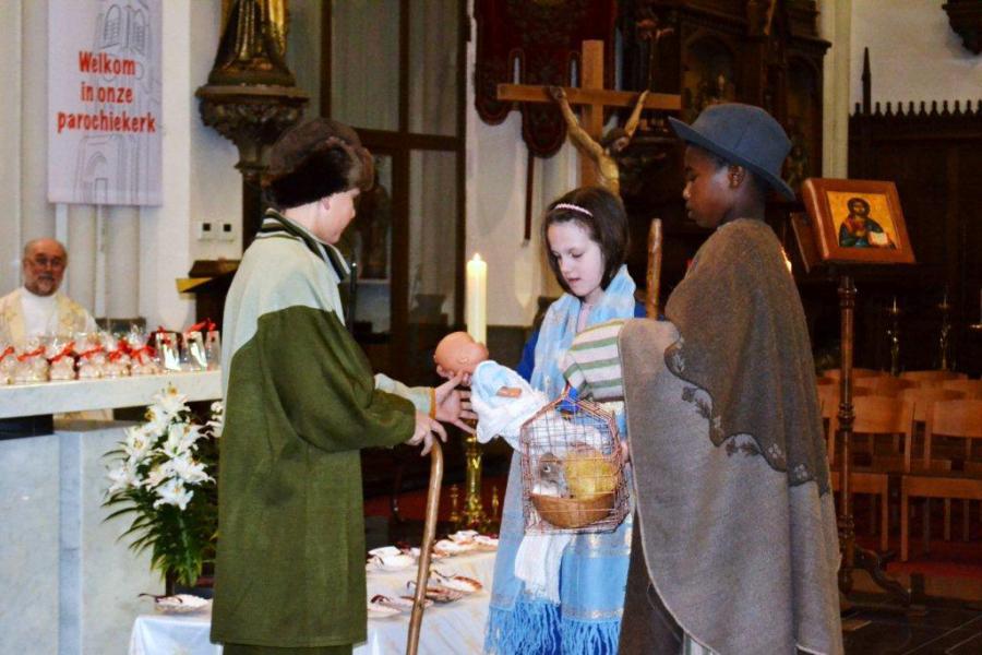 kinderen beelden het evangelie uit © Urbain Van Kemseke