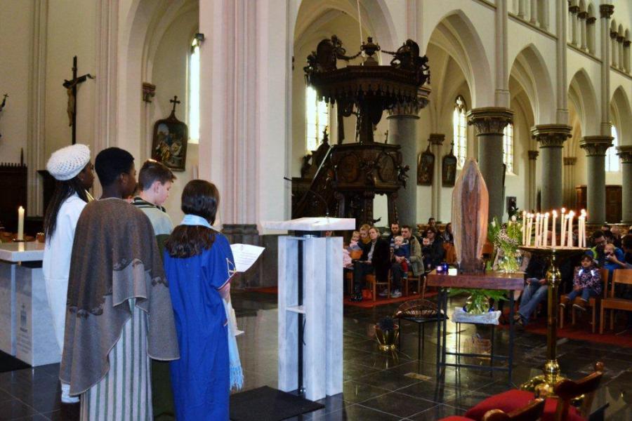 tussenzang door kinderkoor van Lichtmis © Urbain Van Kemseke
