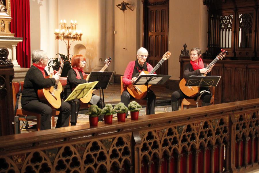 Kinderzegening in de Sint-Willibrorduskerk  © R.M.W