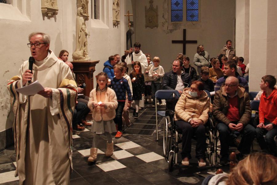 Kinderzegening in de Sint-Willibrorduskerk © R.M.W