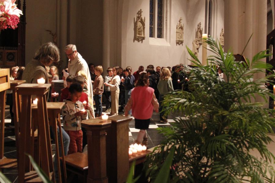 Kinderzegening in de Sint-Willibrorduskerk © R.M.W