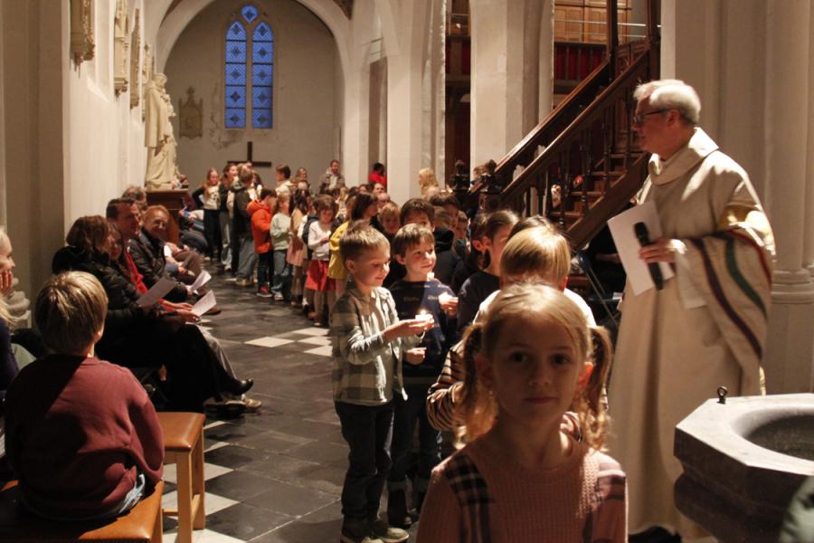 Kinderzegening in de Sint-Willibrorduskerk © R.M.W
