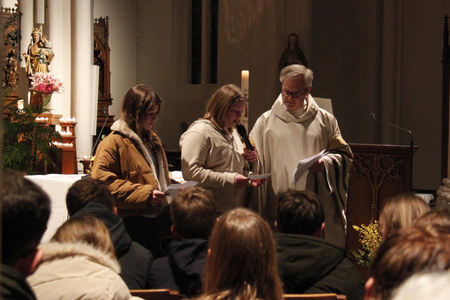 Kinderzegening in de Sint-Willibrorduskerk © R.M.W