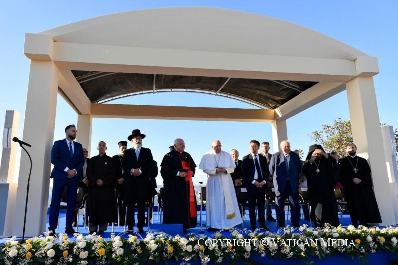 Laat migranten op zee niet verdrinken! © Vatican Media