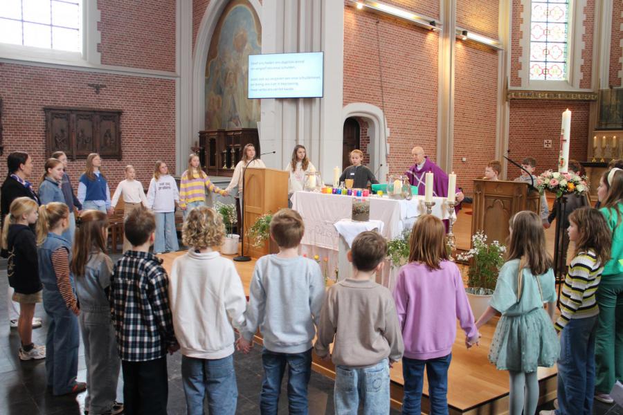 We bidden samen het "Onze Vader" 