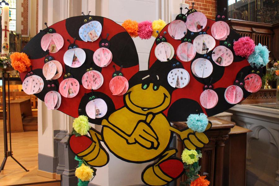 Het lieve heerbeestje met de namen van de eerste commmunicanten © RvH