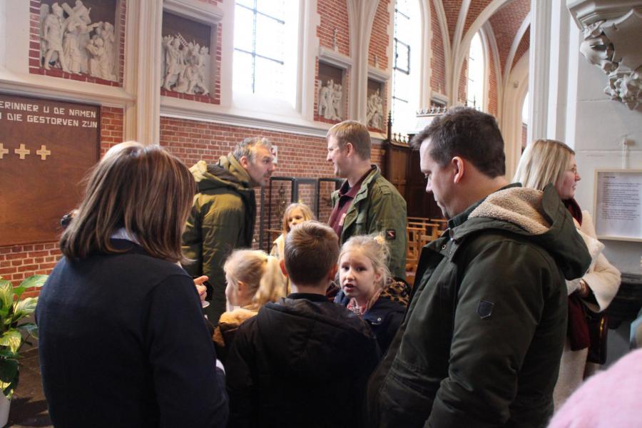 Lekker nagenieten na de viering © RvH