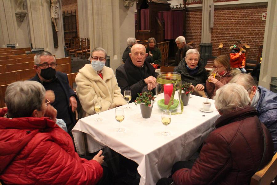 Na de viering is er nog kan som mekaar te ontmoeten © RvH