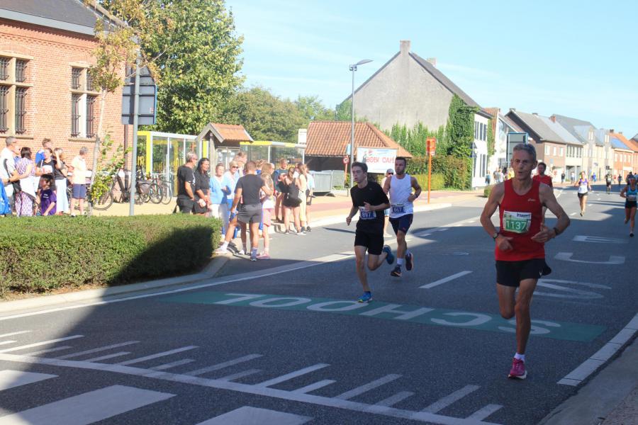 Nog een sprintje want de aankomst is in zicht © RvH