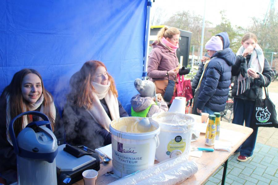 De Chiro trakteerde met warme wafels © RvH